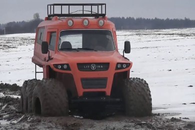 Вездеход Литвина преодолевает участки с талым снегом